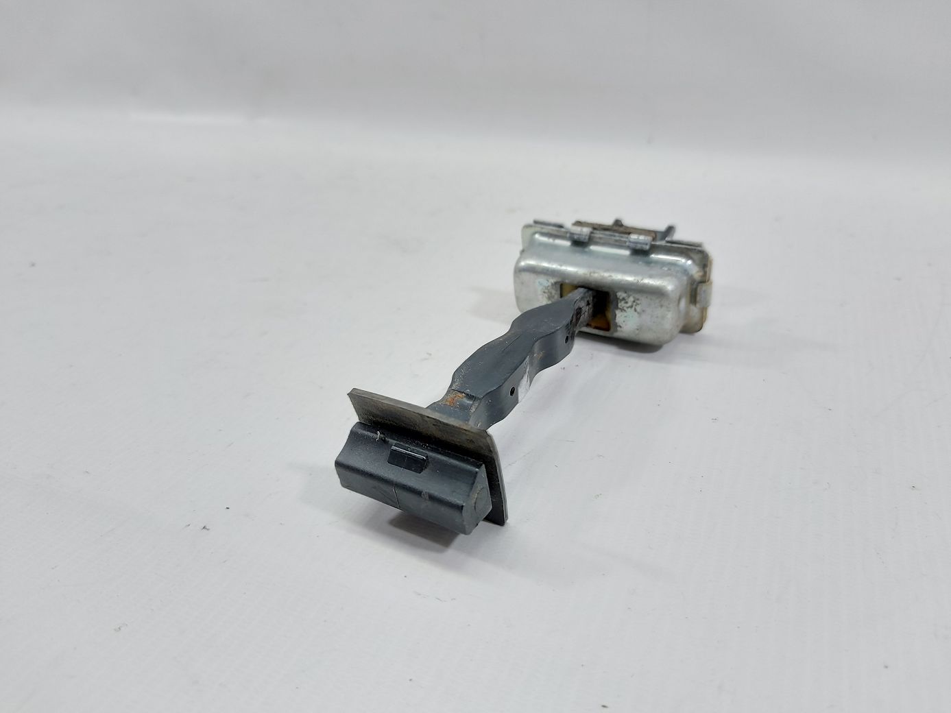 Ats Обмежувач дверей задньої лівої Cadillac ATS 2013-2018 84910632 Cadillac ATS 3