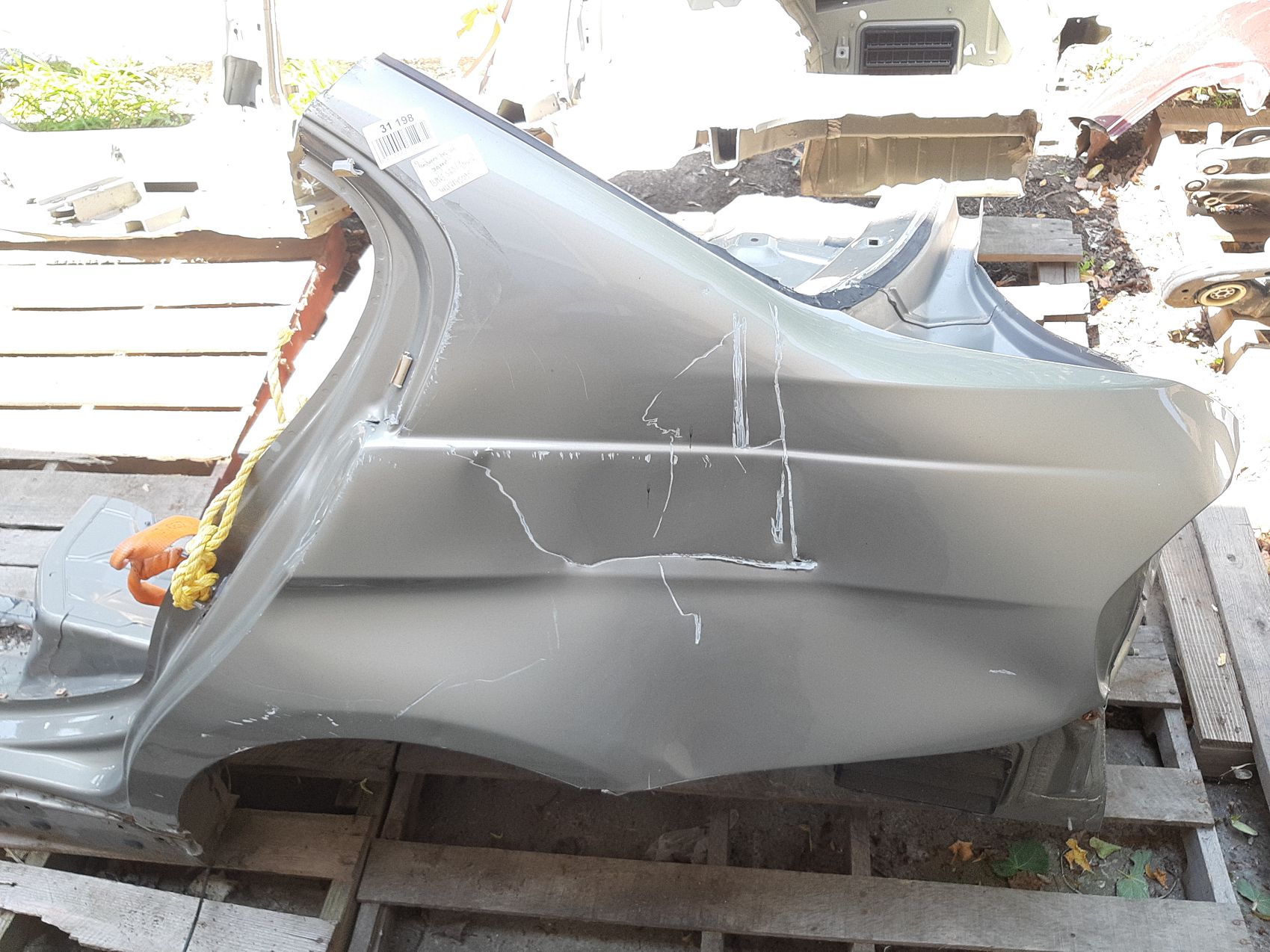 Товари з дефектами. Чверть задня ліва (дефект) BMW 328i xDrive 2006-2012 41217145095 BMW 328i xDrive