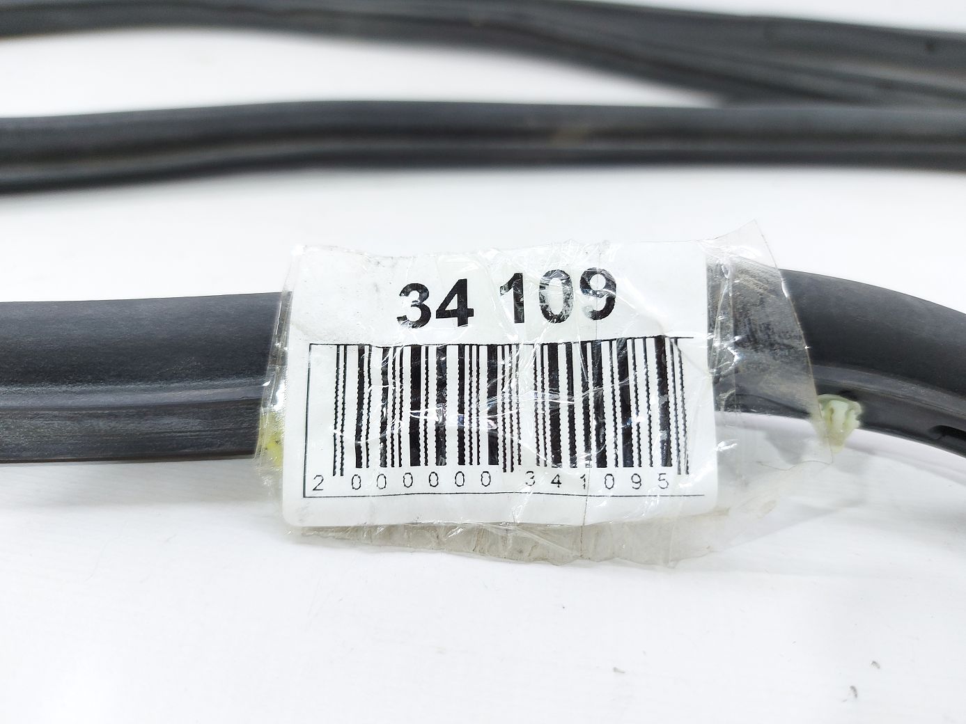 Dart Ущільнювальна гумка передніх правих дверей Dodge Dart 2013-2019 68082802AD Dodge Dart 4