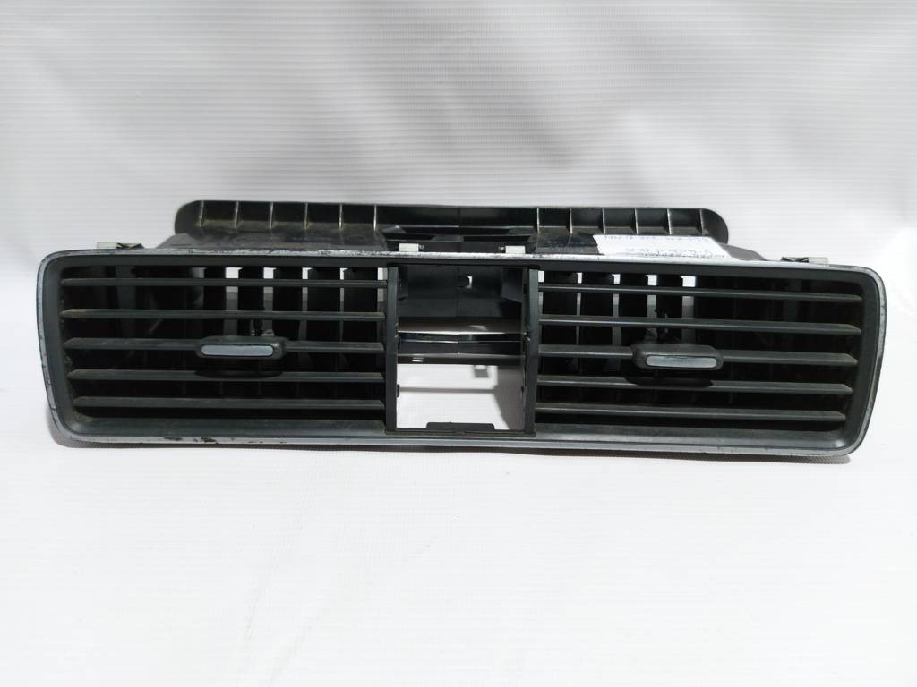 Passat s Повітропровід печі салону центральний з годинником Volkswagen Passat S 2012-2015 561819728DMAI Volkswagen Passat S 2