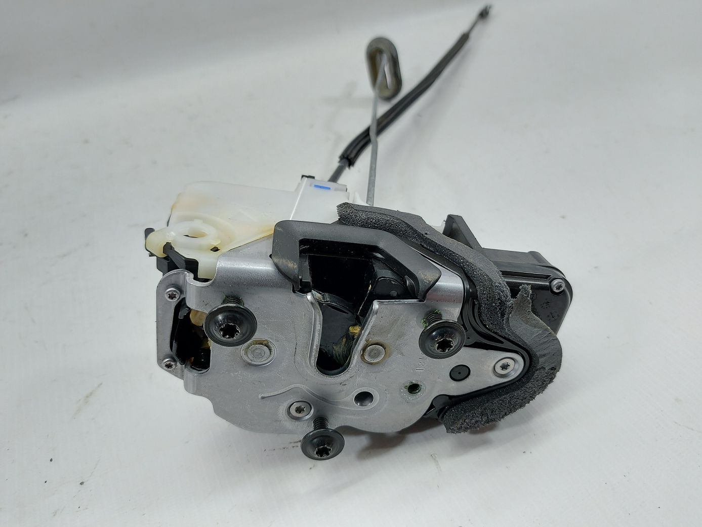 Volt. Замок двери передней правой Chevrolet Volt 2011-2015 13579523 Chevrolet Volt