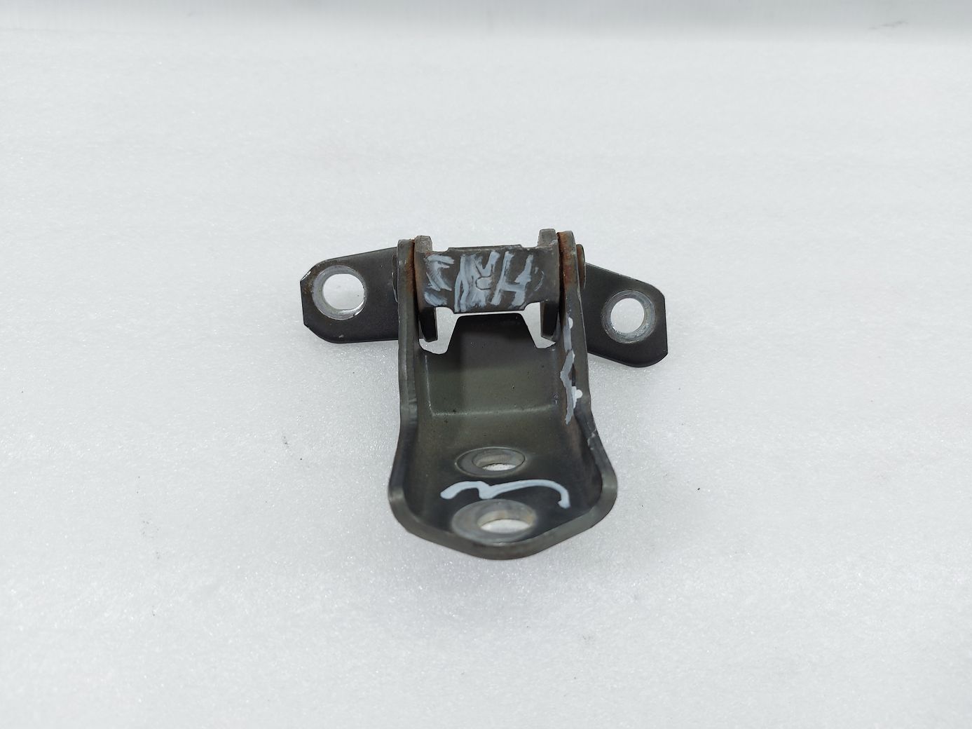 3 Петля двері передньої лівої нижня Mazda 3 2014-2021 D46158210B Mazda 3 2