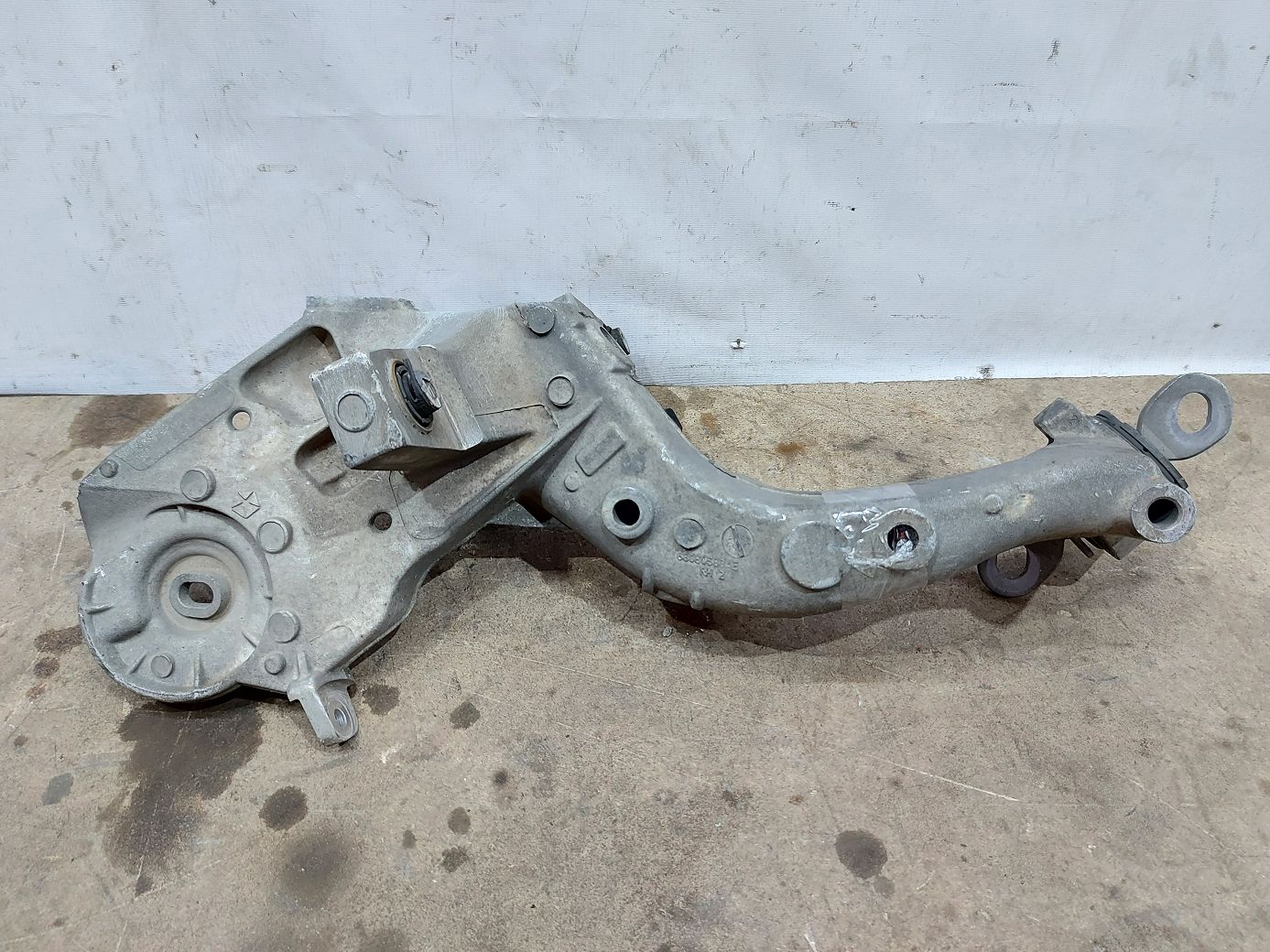 Dart Поворотний кулак задній правий Dodge Dart 2013-2019 68204866AC Dodge Dart 21