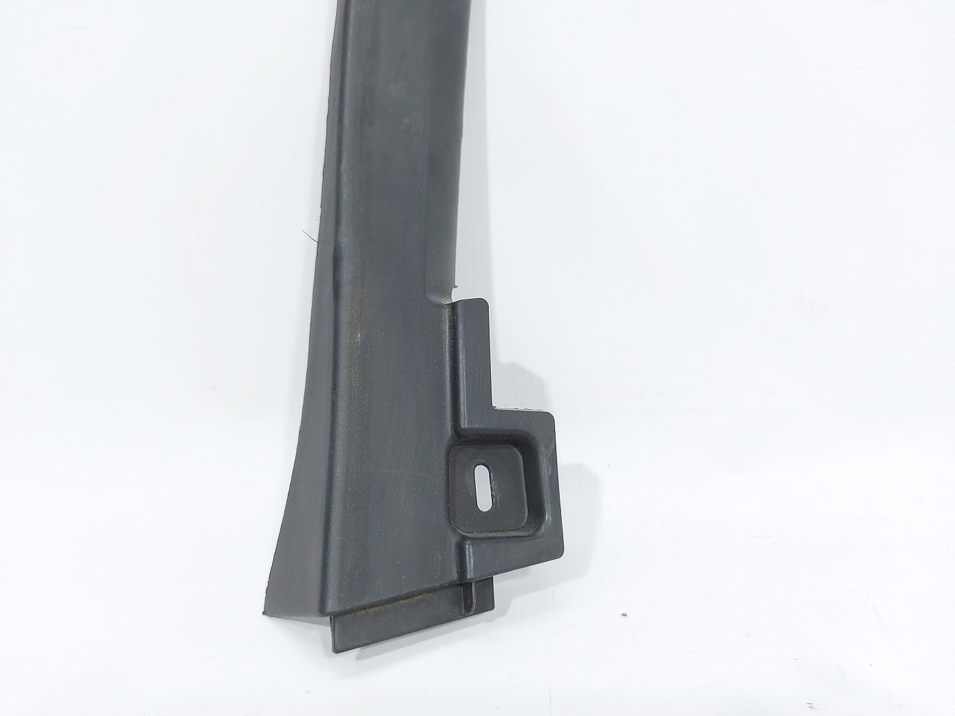 Volt Накладка арки дверей задньої правої Chevrolet Volt 2011-2015 22785439 Chevrolet Volt 3