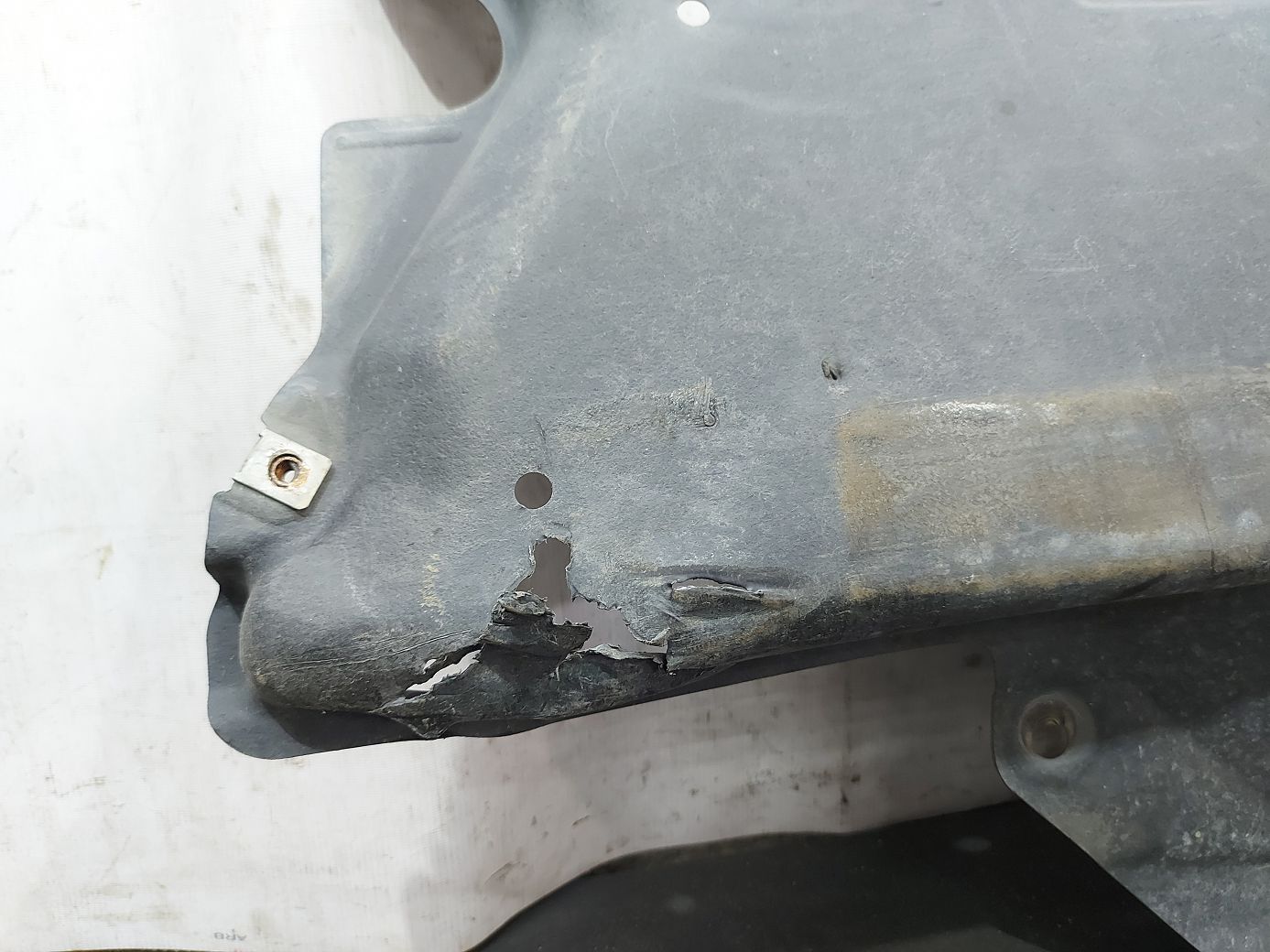 Dart Защита днища передняя правая Dodge Dart 2013-2019 68082726AD Dodge Dart 2