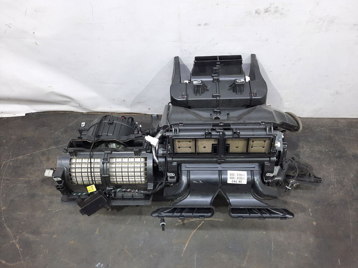 Товари з дефектами Піч (дефект) Cadillac ATS 2013-2019 22799389 Cadillac ATS 2