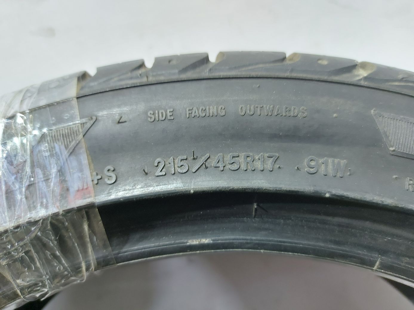Гума Goodyear Eagle Sport (7,5mm) 215/45R17 Всесезонна 2 Гума Goodyear Eagle Sport (7,5mm) 215/45R17 Всесезонна 2