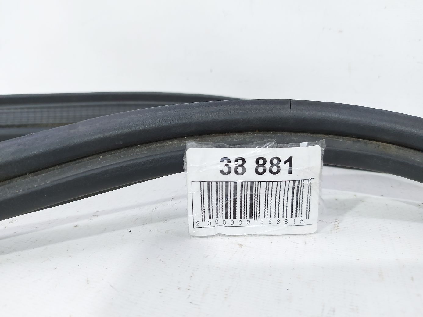 Charger Ущільнювальна гумка багажного отвору Dodge Charger 2011-2014 68040060AH Dodge Charger 2