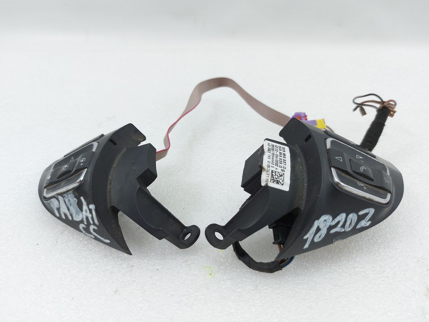 Passat cc. Кнопки кермового колеса (к-кт) Volkswagen Passat CC 2010-2017 5K0998537B Volkswagen Passat CC