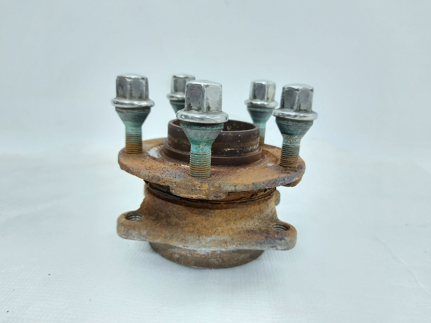 200 limited Ступиця задня ліва/права Chrysler 200 Limited 2015-2017 68155868AB Chrysler 200 Limited 31