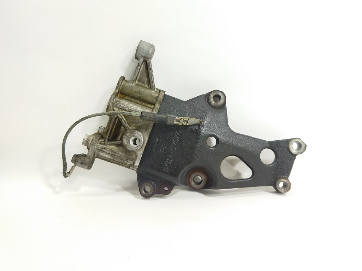 Camry. Кронштейн подушки двигуна передній верхній Toyota Camry 2015-2017 123130V040 Toyota Camry