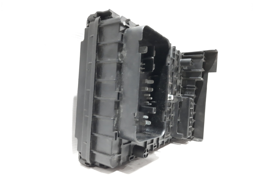 Passat cc Блок предохранителей под капотом Volkswagen Passat CC 2005-2017 1K0937132F Volkswagen Passat CC 5