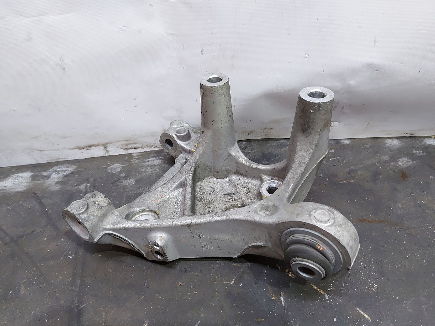 Malibu Поворотний кулак задній лівий Chevrolet Malibu 2018 84454535 Chevrolet Malibu 2