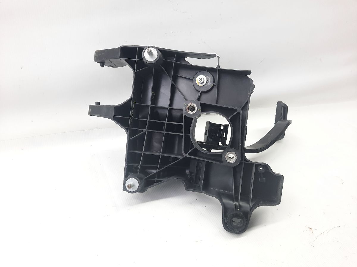 Trax Педаль гальма Chevrolet Trax 2017 84090726 Chevrolet Trax 4