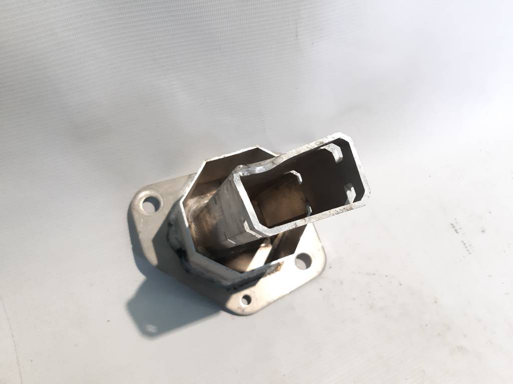 Dart Кронштейн усилителя переднего правый Dodge Dart 2013-2019 68187810AA Dodge Dart 19