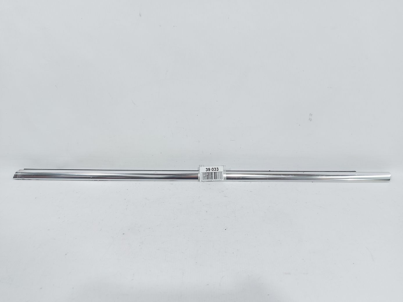 S80. Ущільнювальна гумка скла передньої лівої зовнішня (хром) Volvo S80 2007-2016 31349452 Volvo S80