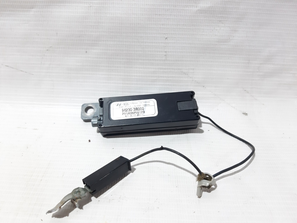 Cadenza. Підсилювач радіоантени на заднє скло Kia CADENZA 2014-2016 962303R000 Kia CADENZA Cadenza. Підсилювач радіоантени на заднє скло Kia CADENZA 2014-2016 962303R000 Kia CADENZA