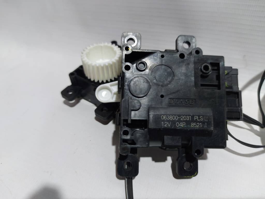 Prius c Моторчик печки заслонки Toyota Prius C 2012-2019 8710652130 Toyota Prius C 4
