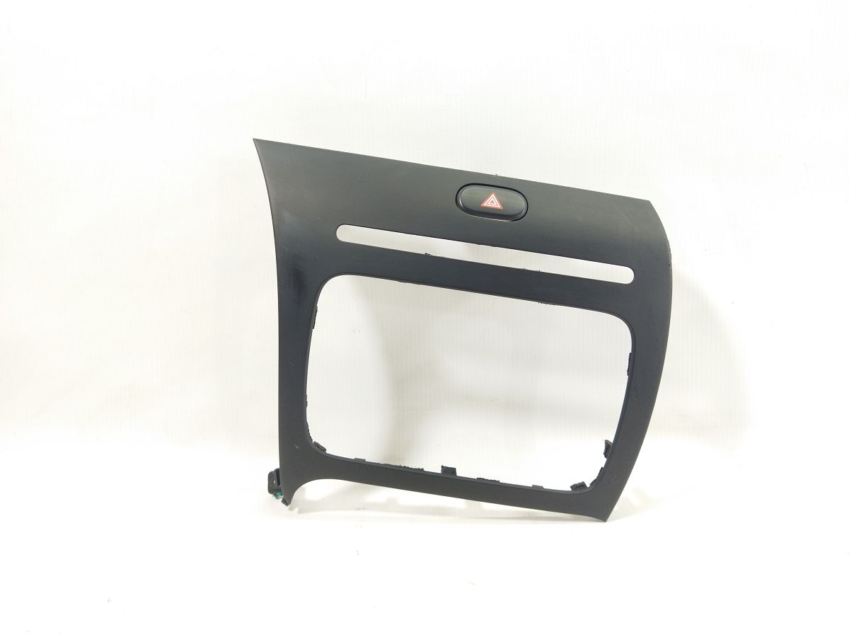 Forte. Накладка магнітоли Kia Forte 2014-2016 84740A7000WKDS Kia Forte