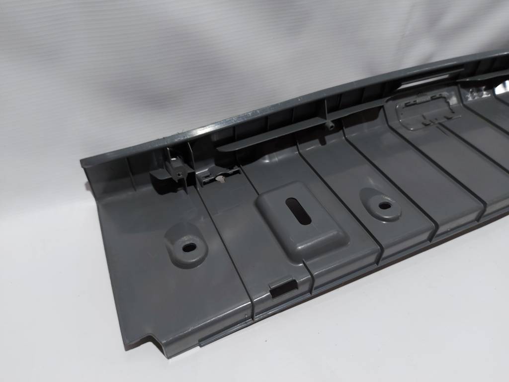 328i xdrive Накладка задней панели багажного отделения BMW 328i xDrive 2006-2011 51477059258 BMW 328i xDrive 8