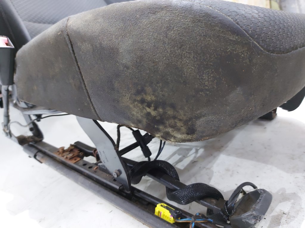 Passat s Сидіння водія Volkswagen Passat S 2011-2018 5C6881105G Volkswagen Passat S 9