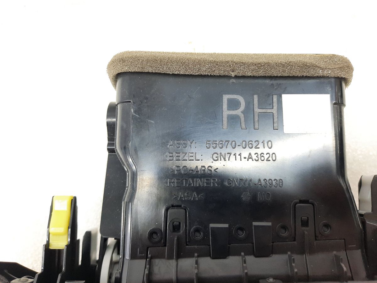 Camry Решітка повітроводу торпеди права Toyota Camry 2015-2017 5567006210C0 Toyota Camry 4