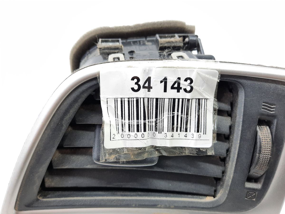 Sentra Решітка повітроводу торпеди права Nissan Sentra 2016-2019 687603YU0A Nissan Sentra 7