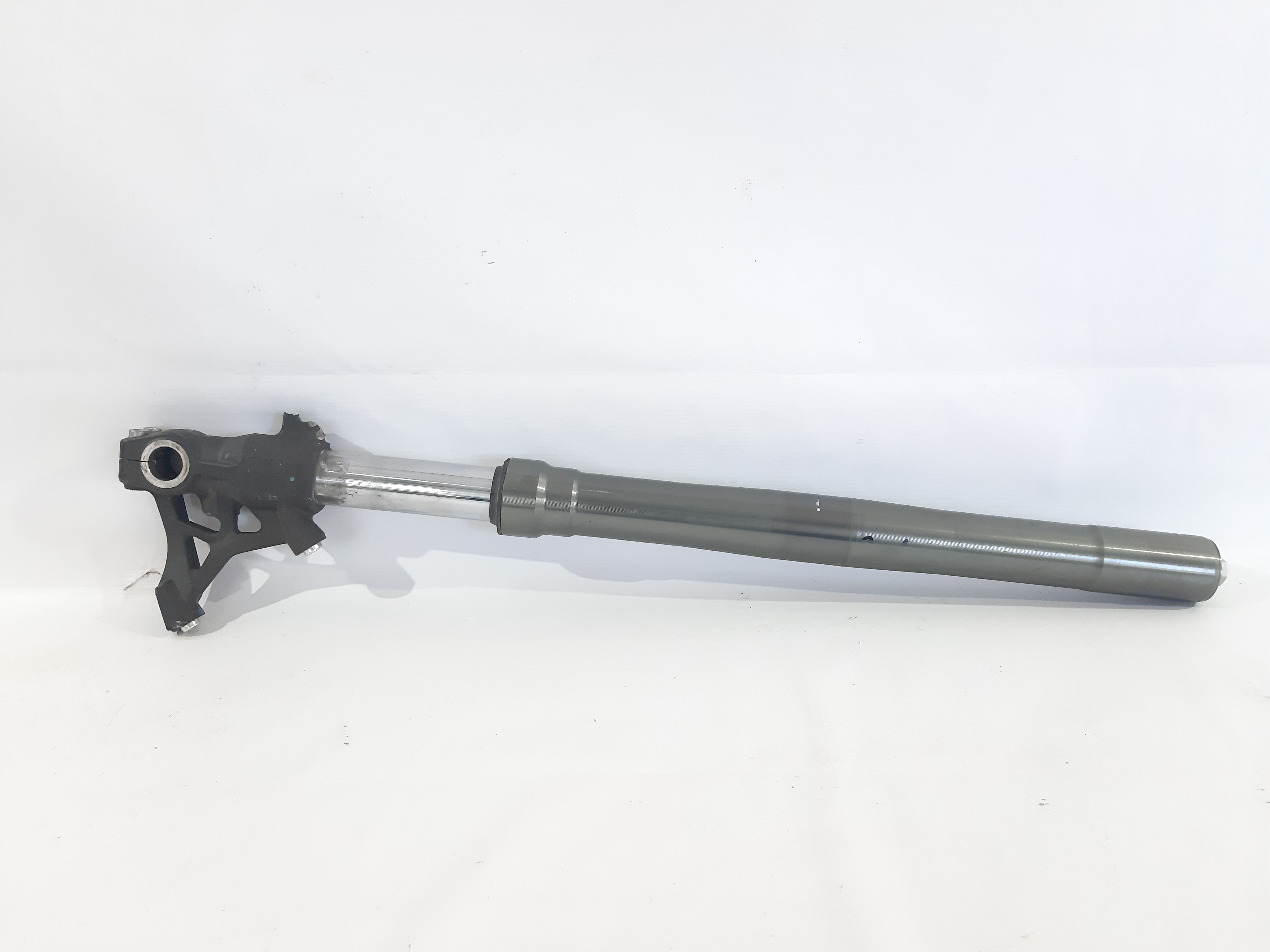 Zx-1000. Перо левое (лопнуто) Kawasaki ZX-1000 2011-2013 440130160 Kawasaki ZX-1000