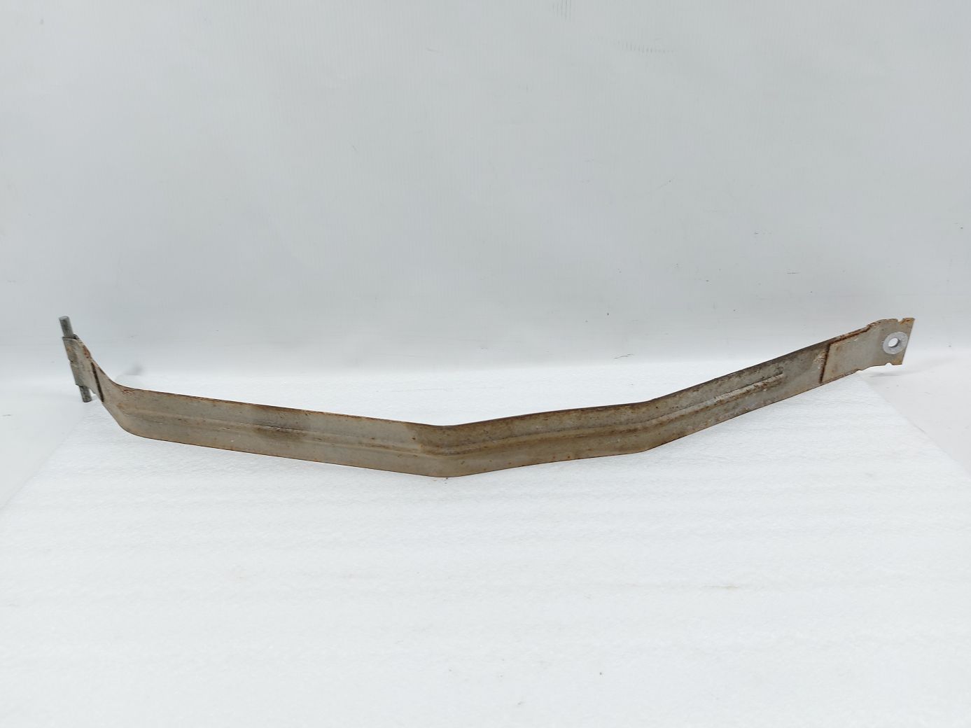 Regal. Хомут топливного бака левый Buick Regal 2011-2017 13238465 Buick Regal