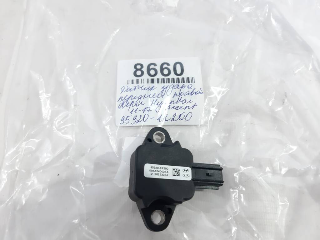 Accent Датчик удару дверей передньої правої Hyundai Accent 2011-2017 959201R200 Hyundai Accent 6