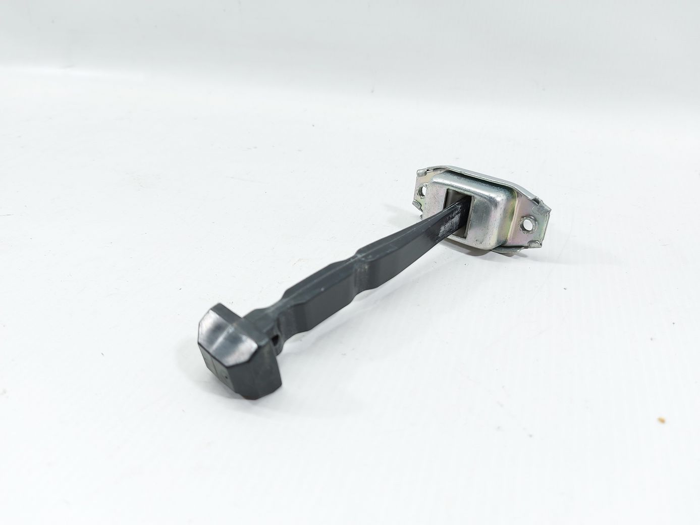 Versa note Ограничитель двери передней левой Nissan Versa Note 2014-2019 804303VA0B Nissan Versa Note 2