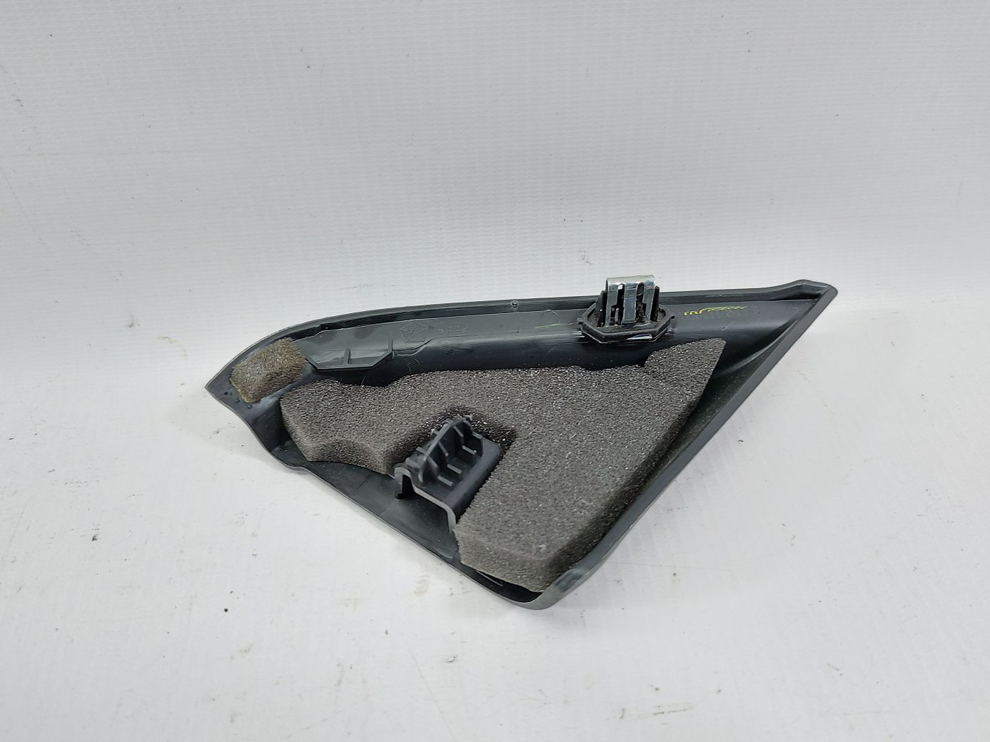 Dart Уголок двери передней левой внутренний Dodge Dart 2013-2016 1TR41DX9AB Dodge Dart 2