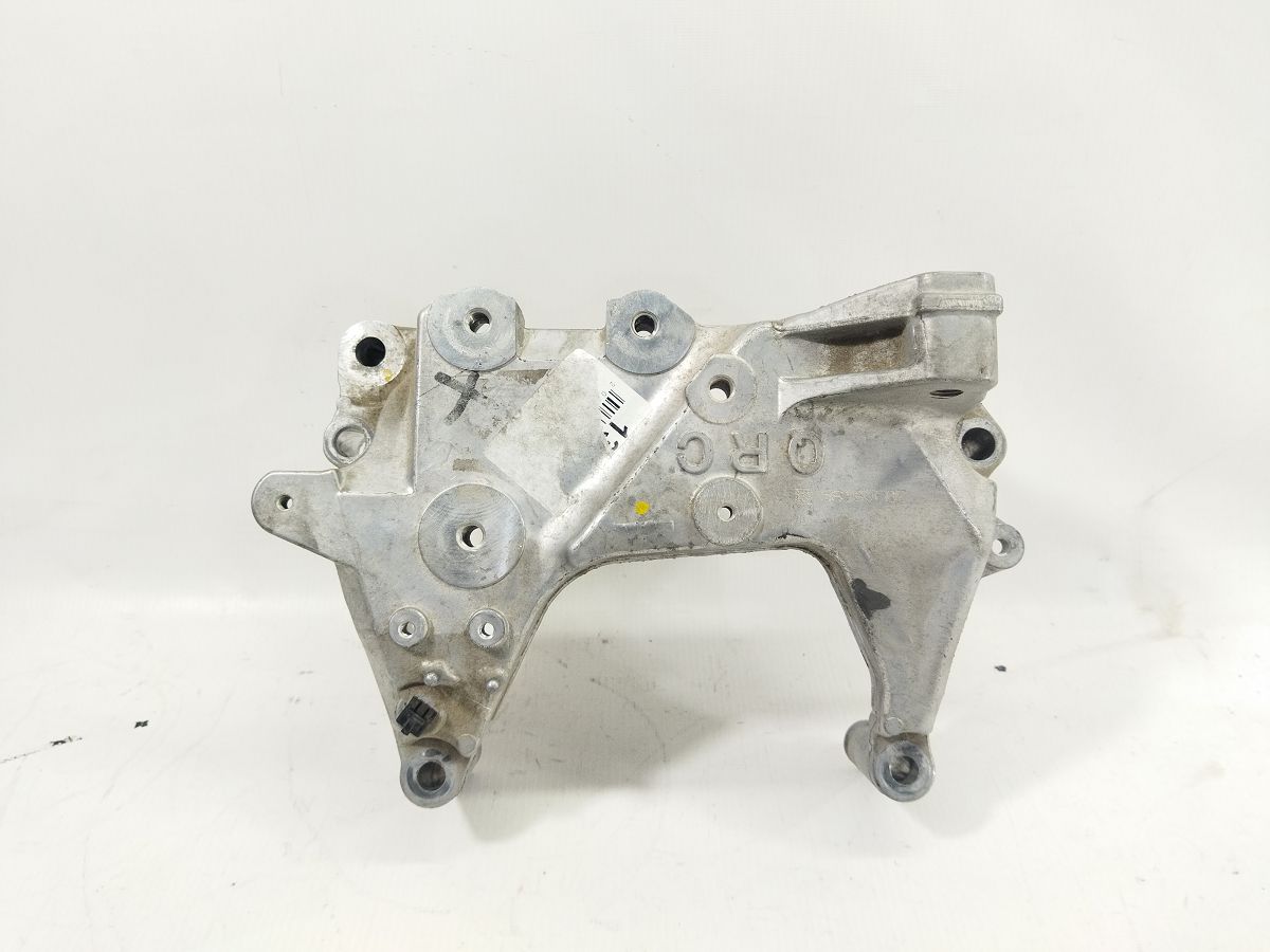 Rogue. Кронштейн подушки двигуна правої Nissan Rogue 2014-2020 112314BA0B Nissan Rogue