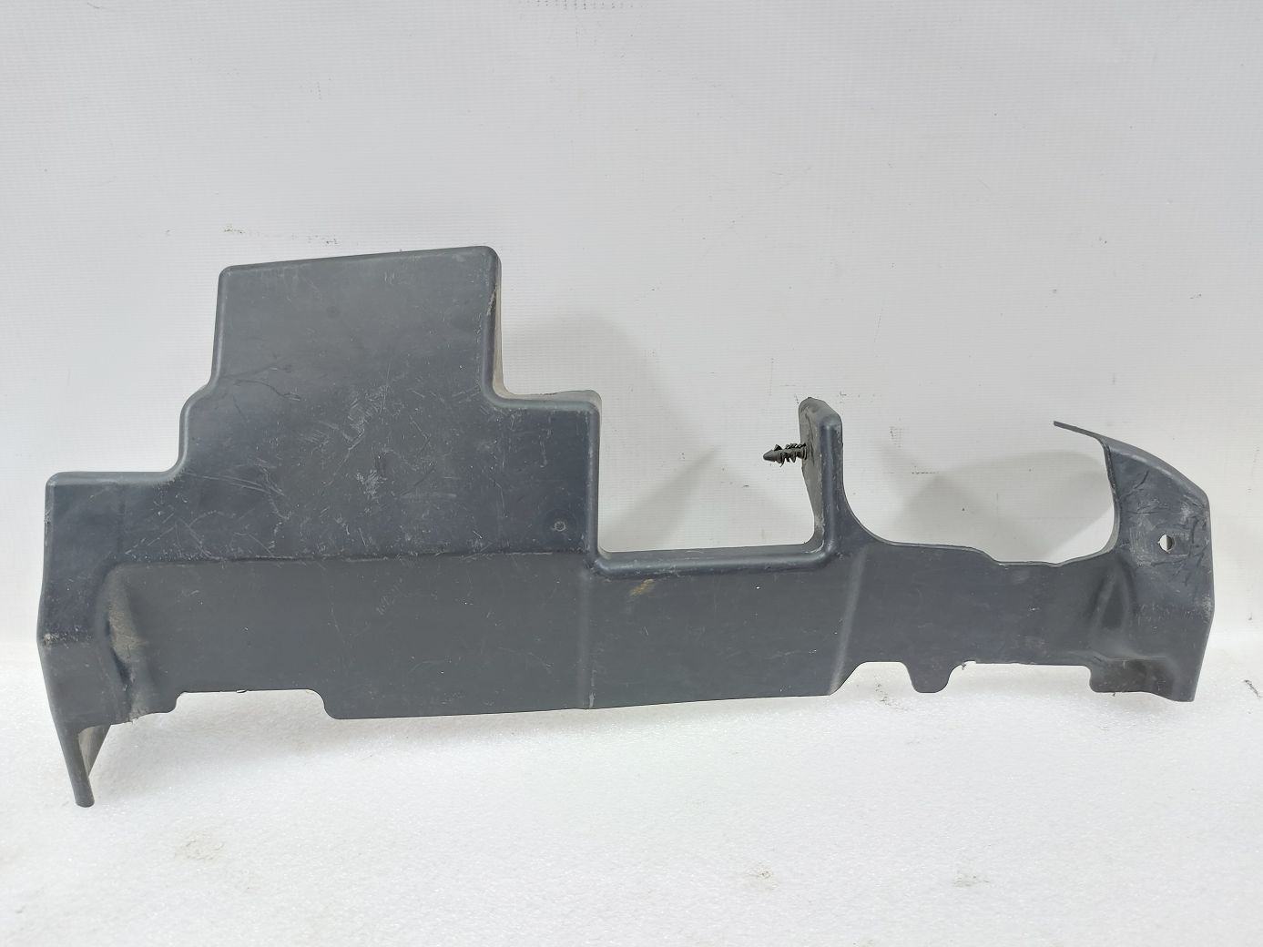 Malibu. Пыльник радиатора правый Chevrolet Malibu 2013-2015 22869355 Chevrolet Malibu