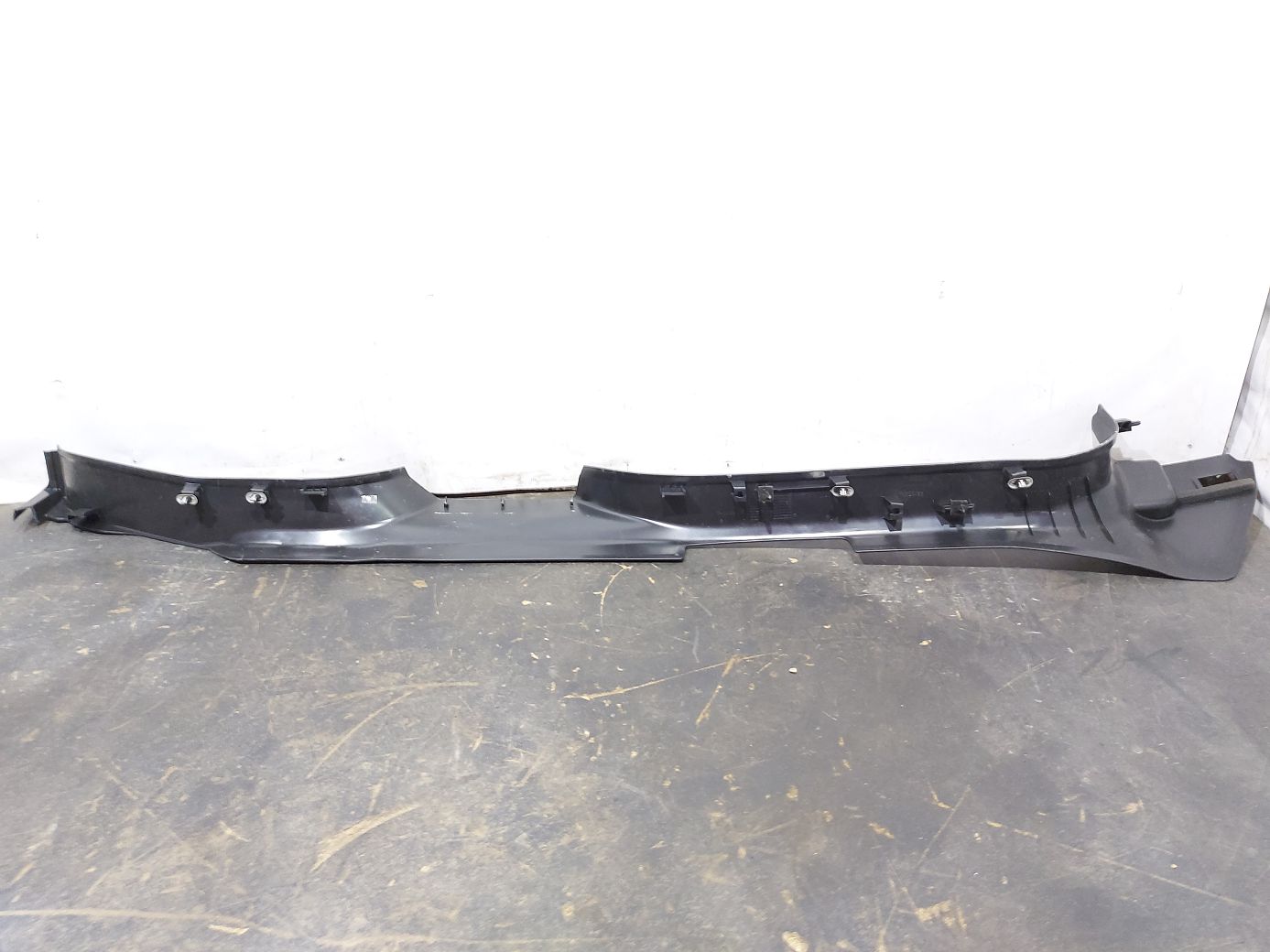 Regal Обшивка порога правого Buick Regal 2011-2017 22870182 Buick Regal 4