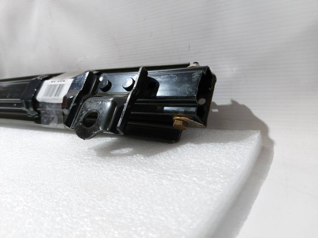 Sienna Напрямна рейка другого ряду сидінь внутрішня права Toyota SIENNA 2015 напольная Toyota SIENNA 3 Sienna Напрямна рейка другого ряду сидінь внутрішня права Toyota SIENNA 2015 напольная Toyota SIENNA 3