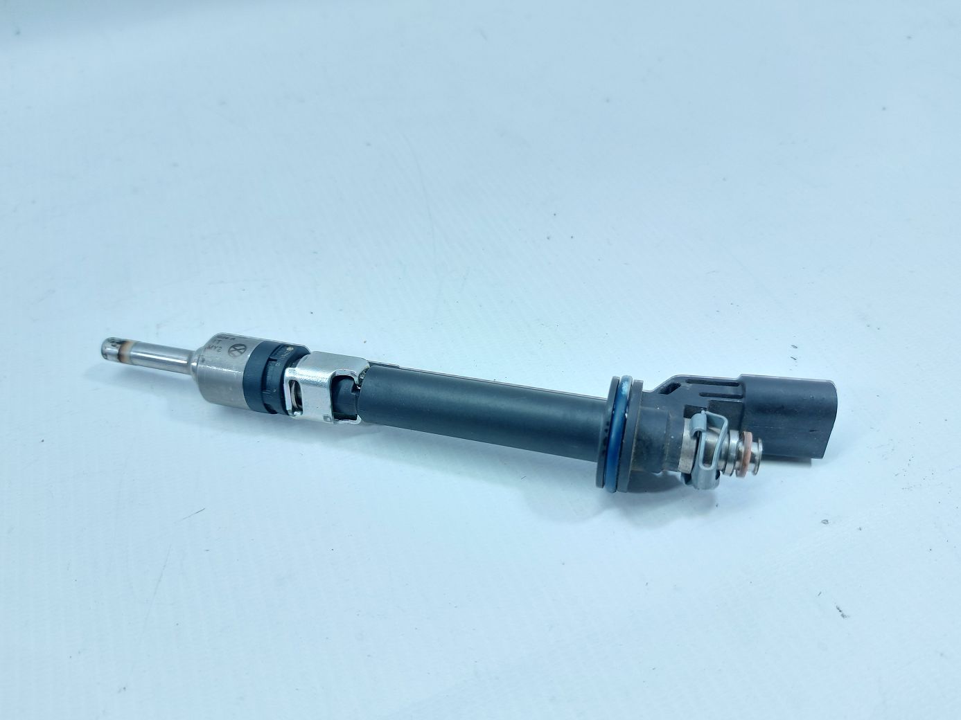 Passat. Форсунка топливная (с удлинителем) Volkswagen Passat 2006-2018 03H906036R Volkswagen Passat