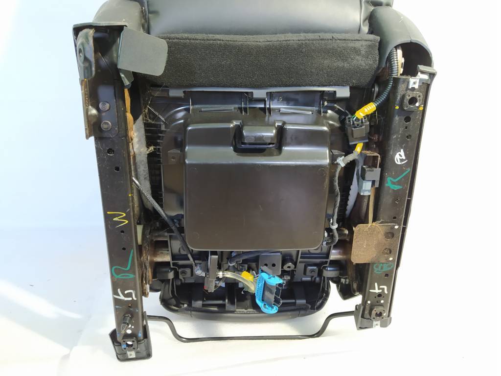 Dart Сидение переднее правое Dodge Dart 2013 68083599AA Dodge Dart 13