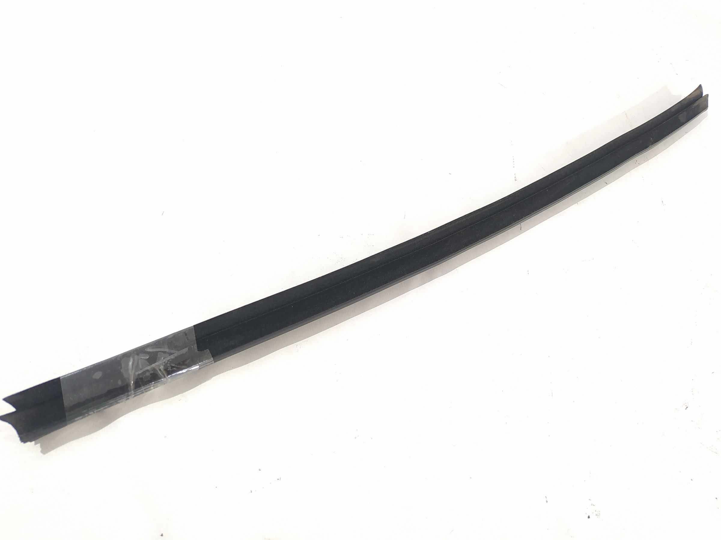 Malibu Ущільнювач скла внутрішній (молдинг) двері передньої лівої Chevrolet Malibu 2008-2012 22760553 Chevrolet Malibu 4