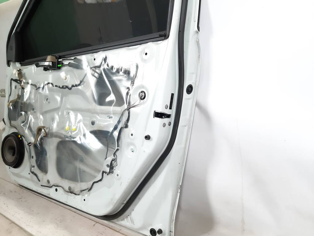 Kizashi Двері передні права голі Suzuki Kizashi 2009-2019 6800157820000 Suzuki Kizashi 5