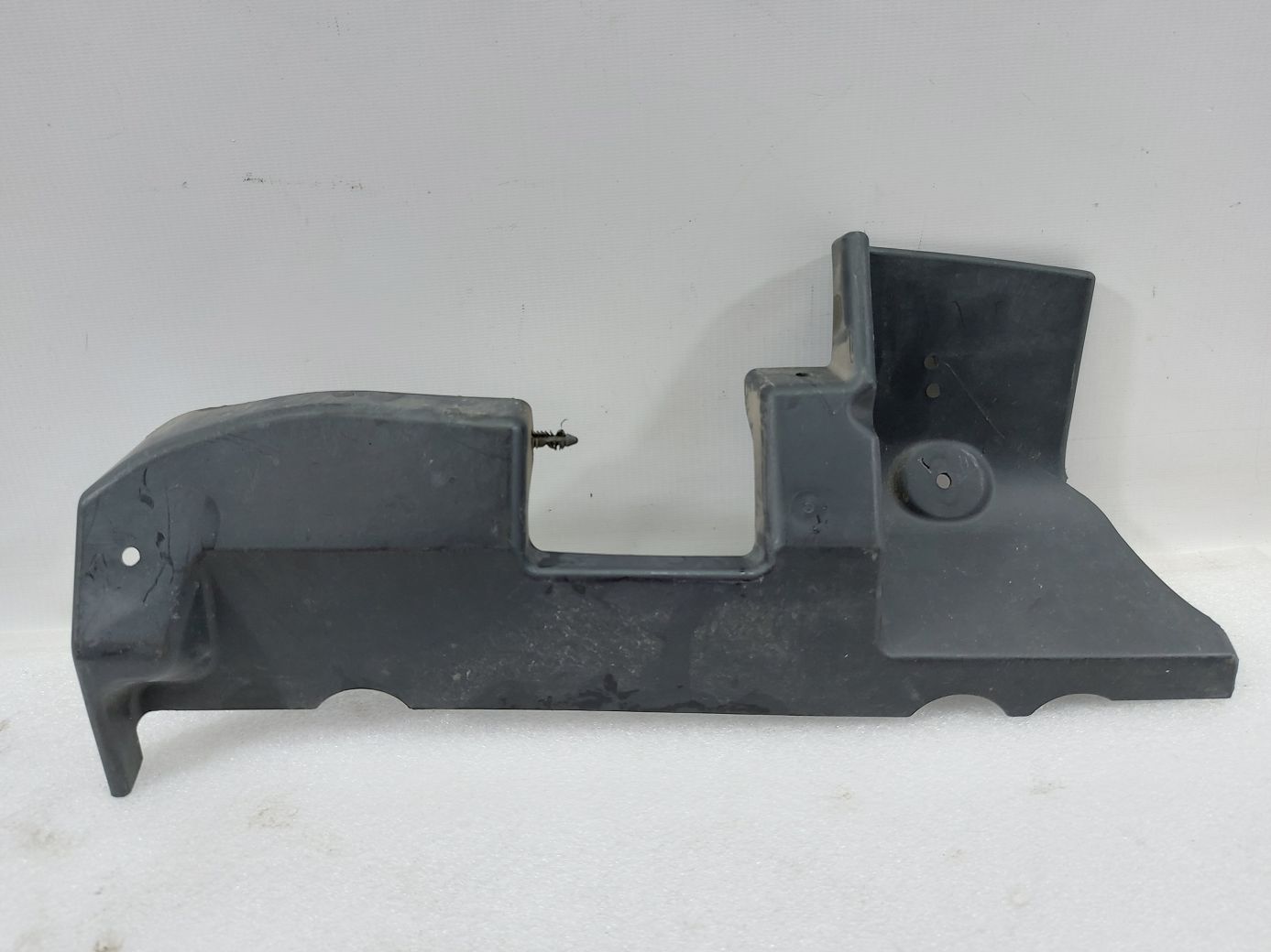 Malibu. Пыльник радиатора левый Chevrolet Malibu 2013-2015 22945358 Chevrolet Malibu