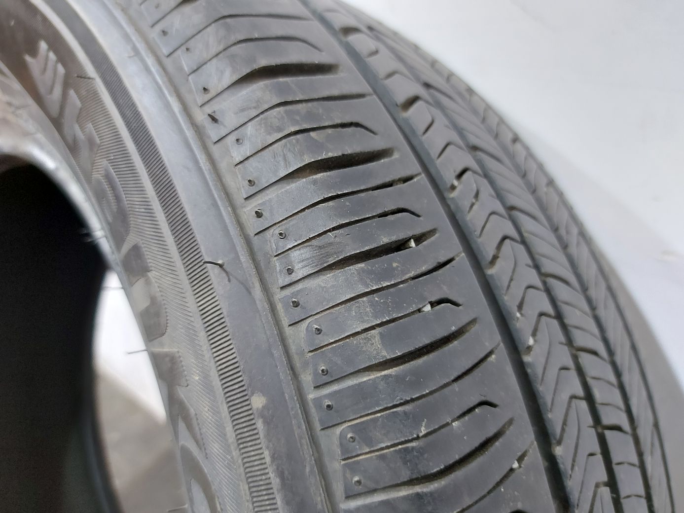 Всесезонные шины Гума Hankook Kinergy 235/60R17 ( Dodge ) 3