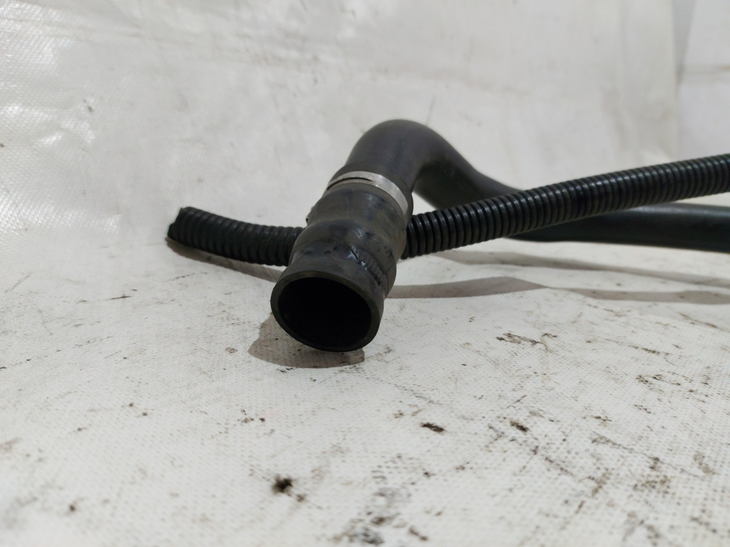 5 series Заливная горловина BMW 5 series 2011-2016 16117205704 BMW 5 series 11