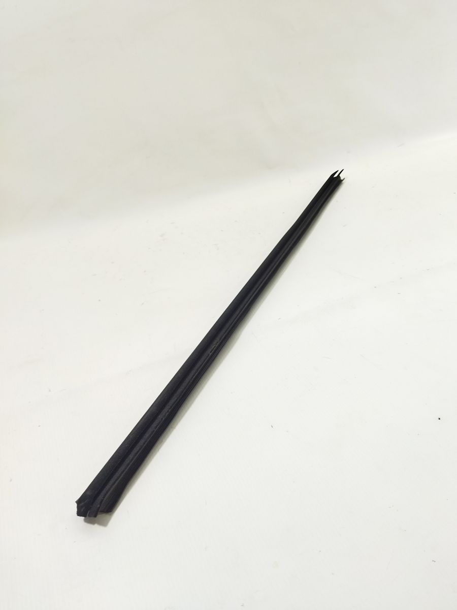 S60 Ущільнювач скла дверей передньої правої внутрішній Volvo S60 2014-2018 31335771 Volvo S60 2