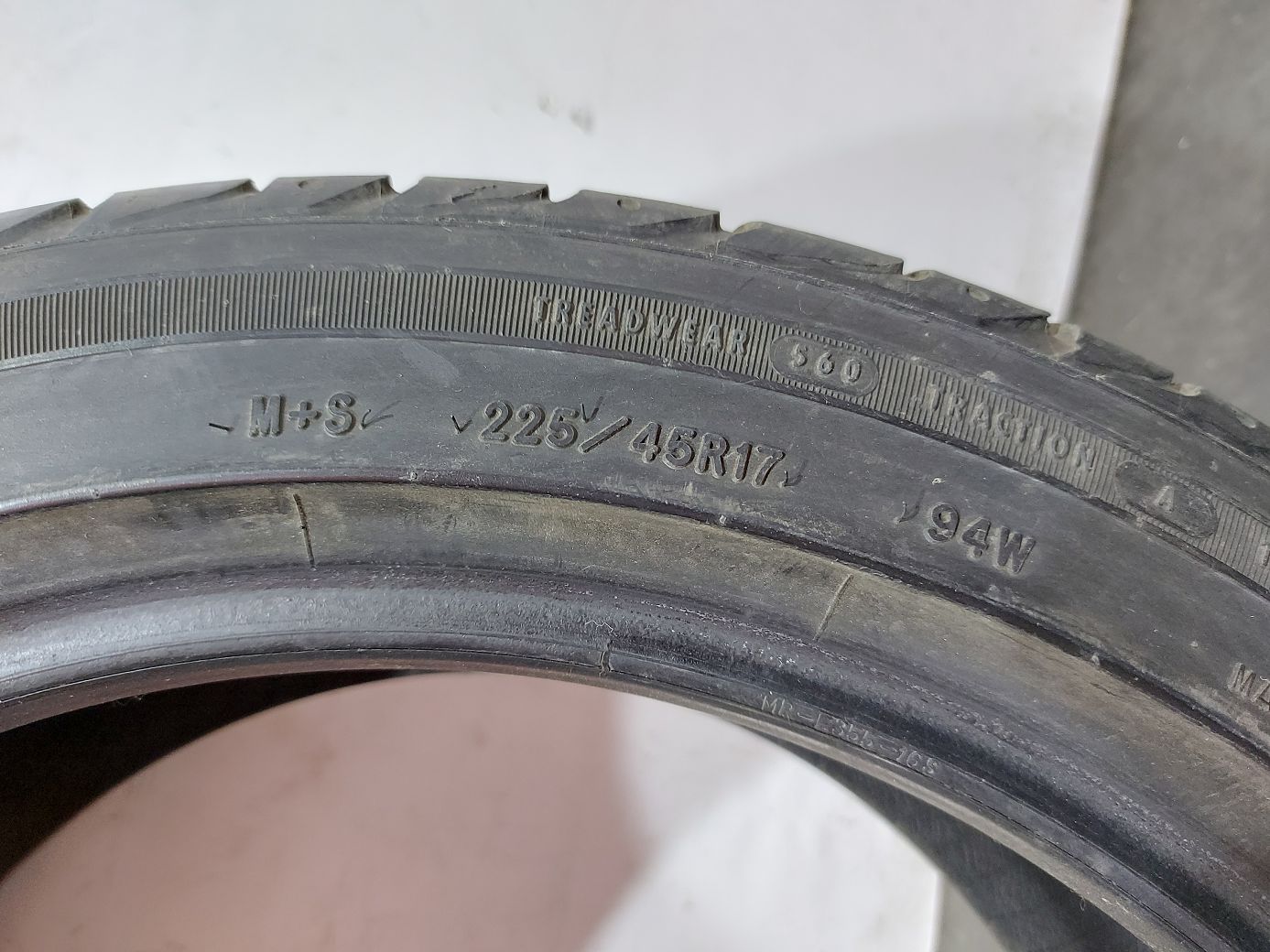 Всесезонные шины Гума GoodYear Eagle Sport 225/45R17 12