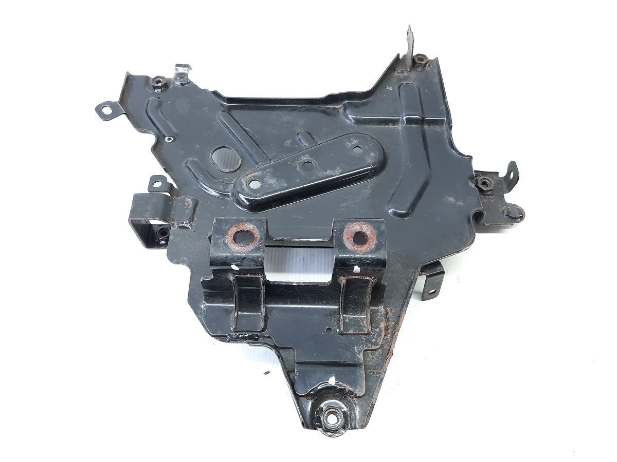 Sentra Кронштейн подиума АКБ Nissan Sentra 2013-2019 648603SG0A Nissan Sentra 2