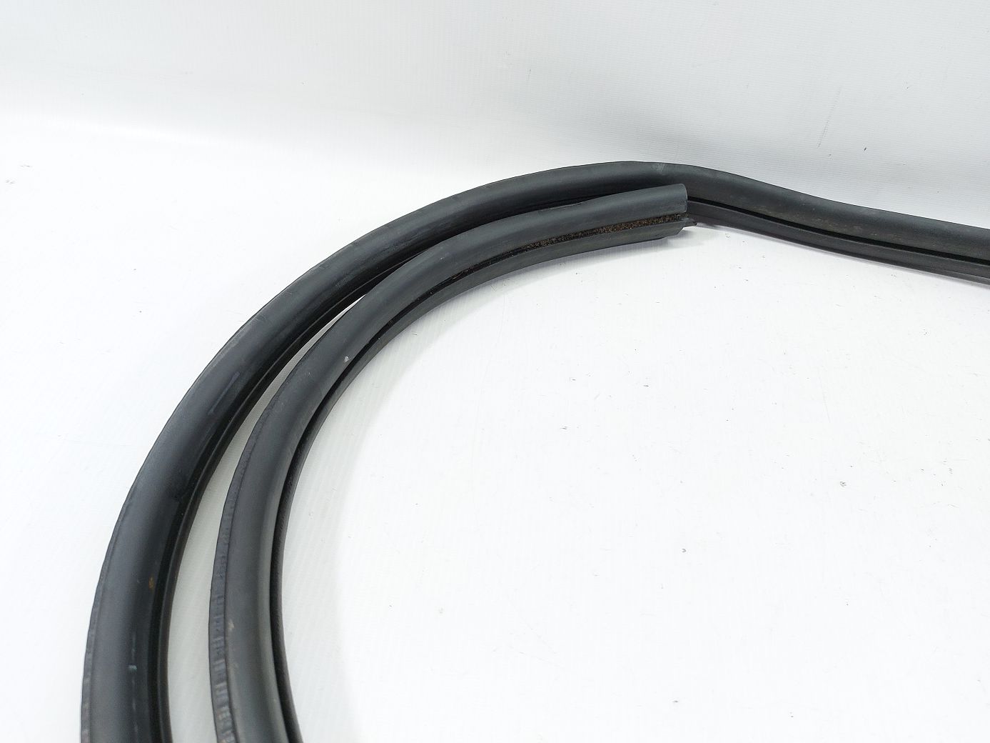 Hhr Уплотнительная резинка проема двери задней правой Chevrolet HHR 2006-2011 19121169 Chevrolet HHR 3