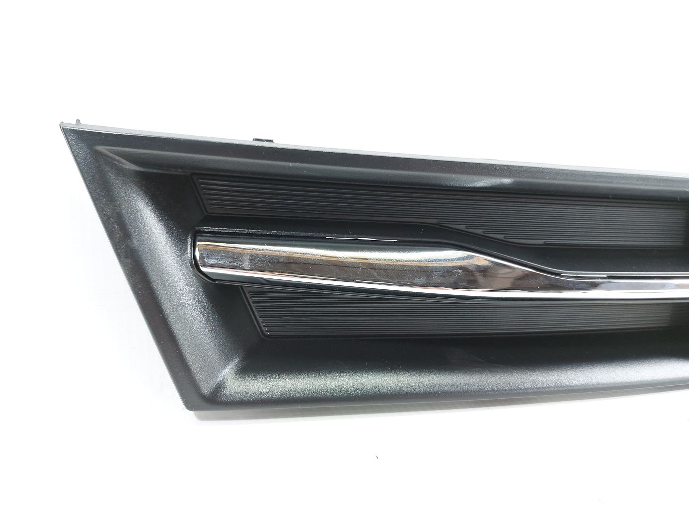 Решетки радиатора в сборе Решетка радиатора верхняя Chevrolet Trax 2017-2021 94532311 Chevrolet Trax 3