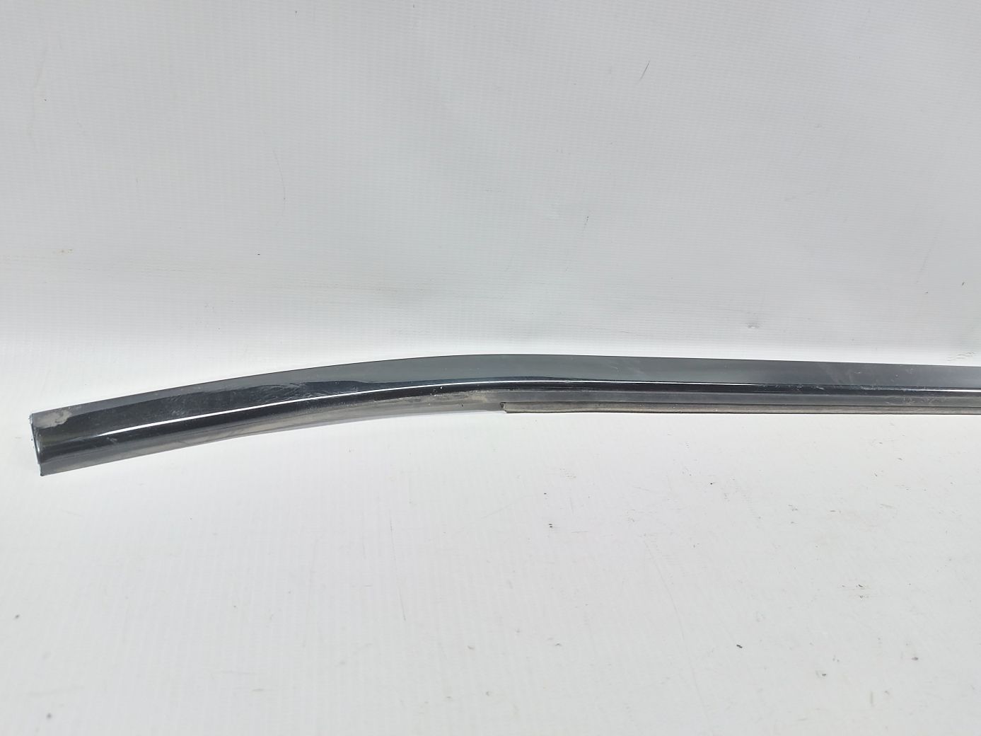 Dart Ущільнювальна гумка скла двері передньої правої зовнішня Dodge Dart 2013-2016 68082798AC Dodge Dart 2