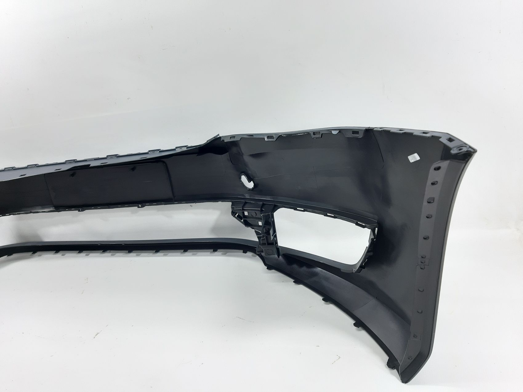 Передні бампери Бампер передній Volkswagen В7 2011-2015 561-807-217-B-GRU Volkswagen B7 6